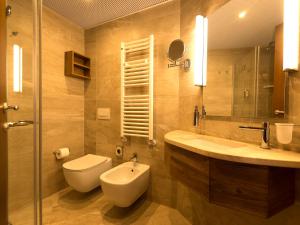 Hotel Marmore tesisinde bir banyo