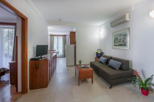 Televízia a/alebo spoločenská miestnosť v ubytovaní Apartments Punta
