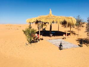 Gallery image of Bivouac Les Clés de Desert in Hassilabied