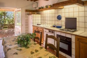 A kitchen or kitchenette at Case Danesi