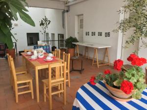 Restaurace v ubytování Residencial Avenida Hostel + 37 fotografií