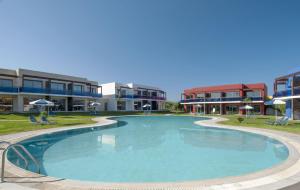 Bazén v ubytovaní All Senses Nautica Blue Exclusive Resort & Spa - All Inclusive alebo v jeho blízkosti