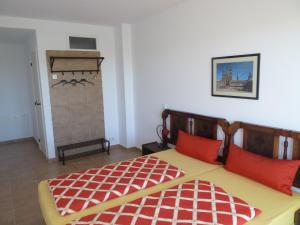 Postel nebo postele na pokoji v ubytování Hostal Moratinos