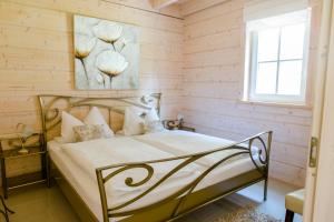 Postel nebo postele na pokoji v ubytování Gasthof Bischofsmühle + 37 fotografií