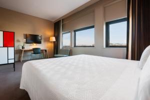 Postel nebo postele na pokoji v ubytování Hotel de Guimaraes Business & SPA