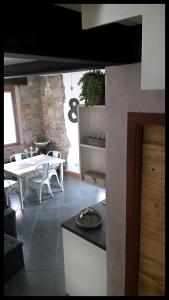 Kuchyňa alebo kuchynka v ubytovaní Casa Vacanze Borc dai Cucs