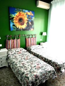 A bed or beds in a room at Michelangelo Rooms