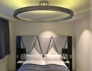 Postel nebo postele na pokoji v ubytování Mercure Hotel Kaiserhof City Center