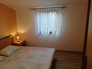 Posteľ alebo postele v izbe v ubytovaní Apartman Ribarić