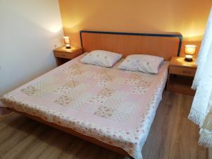 Posteľ alebo postele v izbe v ubytovaní Apartman Ribarić