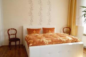 Ein Bett oder Betten in einem Zimmer der Unterkunft Ferienwohnung Schlossblick Altenburg