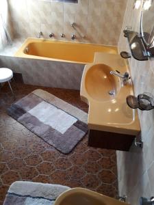 a bathroom with a sink and a bath tub at Walnut Tree House in Neulengbach