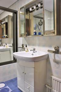 a bathroom with a sink and a mirror at Pension Mayte in Pamplona