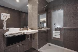 Koupelna v ubytování Essence Inn Marianos Hotel