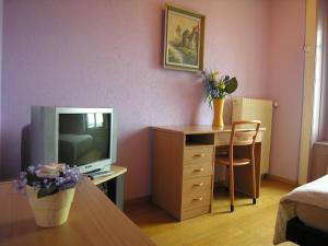 TV a/nebo společenská místnost v ubytování Hotel Acacia