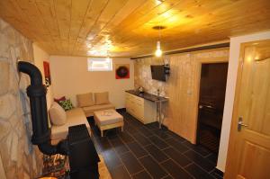 Majoituspaikan Chalet Escapade with Sauna keittiö tai keittotila