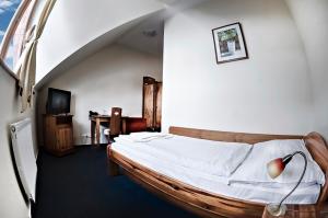 A bed or beds in a room at Wellness Pension & Salaš Šariš Park