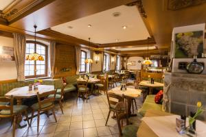 a restaurant with tables and chairs in a room at Hotel Löwen in Randersacker