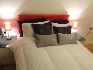 A bed or beds in a room at Railway House 