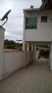 an outside view of a white building with a balcony at Sobrado Em Matinhos Pr in Matinhos