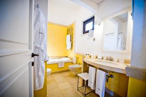 Ein Badezimmer in der Unterkunft Borgobianco Resort & Spa – MGallery Hotel Collection