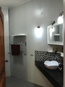 Koupelna v ubytování Ok Farm Resort + 63 fotografií