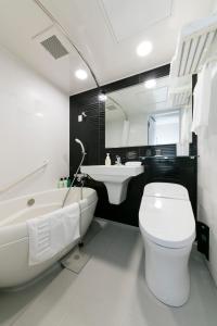 Phòng tắm tại Sanco Inn Nagoya Shinkansen-guchi Annex