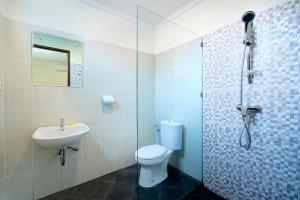 A bathroom at Made Arsa Homestay
