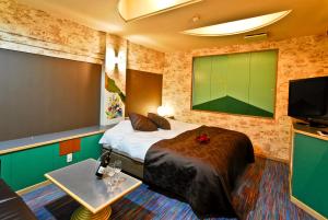 a hotel room with a bed and a flat screen tv at Hotel Joy (Love Hotel) in Onga +8 photos