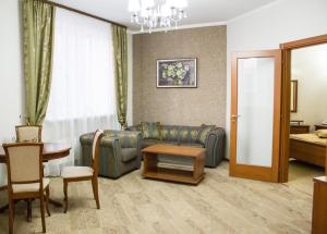 Posezení v ubytování Empire Hotel