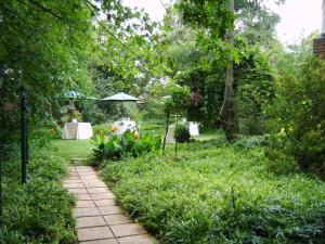 Vonkajšia záhrada v ubytovaní Emerald Guest House Springs
