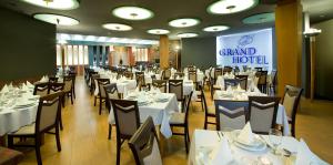 Restauracja lub miejsce do jedzenia w obiekcie Grand Hotel