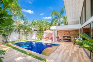Bazén v ubytování Beachside Villa Aperol in managed villa estate nebo v jeho okolí