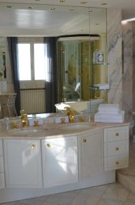 Kylpyhuone majoituspaikassa Le Coeur 1210