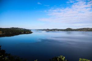 uma vista para uma grande massa de água em Ansgar Summerhotel em Kristiansand