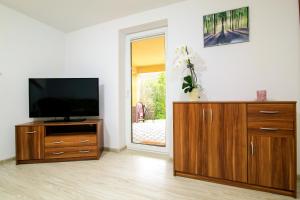 TV a/nebo společenská místnost v ubytování Apartament Esja