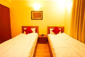 Letto o letti in una camera di Royal Astoria Hotel