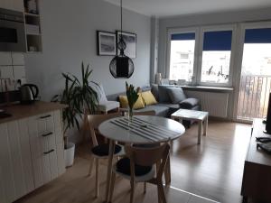 Kuchyňa alebo kuchynka v ubytovaní Kawalerka Gdynia