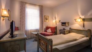Postel nebo postele na pokoji v ubytování Hotel Gasthof zur Post