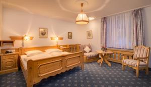 Postel nebo postele na pokoji v ubytování Hotel Gasthof zur Post