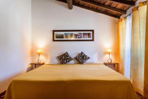 Uma cama ou camas num quarto em Monte do Serrado De Baixo