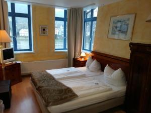 Postel nebo postele na pokoji v ubytování Hotel Goldener Anker