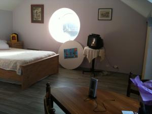 Ένα ή περισσότερα κρεβάτια σε δωμάτιο στο Studio du Chalet de Caharet