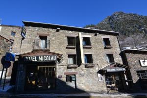 an old stone building with a hotel in front of it at Hotel Micolau in Arinsal