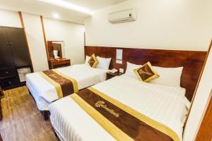 Giường trong phòng chung tại Sunflower Hotel 2