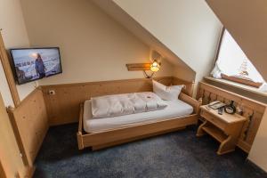 Giường trong phòng chung tại Hotel Löwen