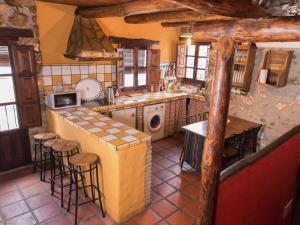 A kitchen or kitchenette at La Casa Nazarí de Benaocaz