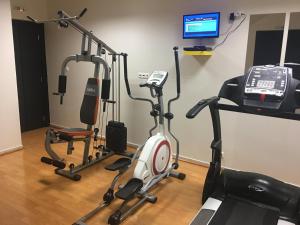Fitness centrum a/nebo fitness zařízení v ubytování Levidi Suites