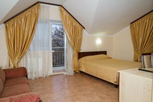 a bedroom with a bed and a window at Prichal Hotel in Kaluga