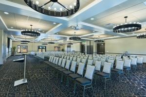 a conference room with rows of chairs in a row at Oxford Suites Sonoma - Rohnert Park in Rohnert Park +21 photos